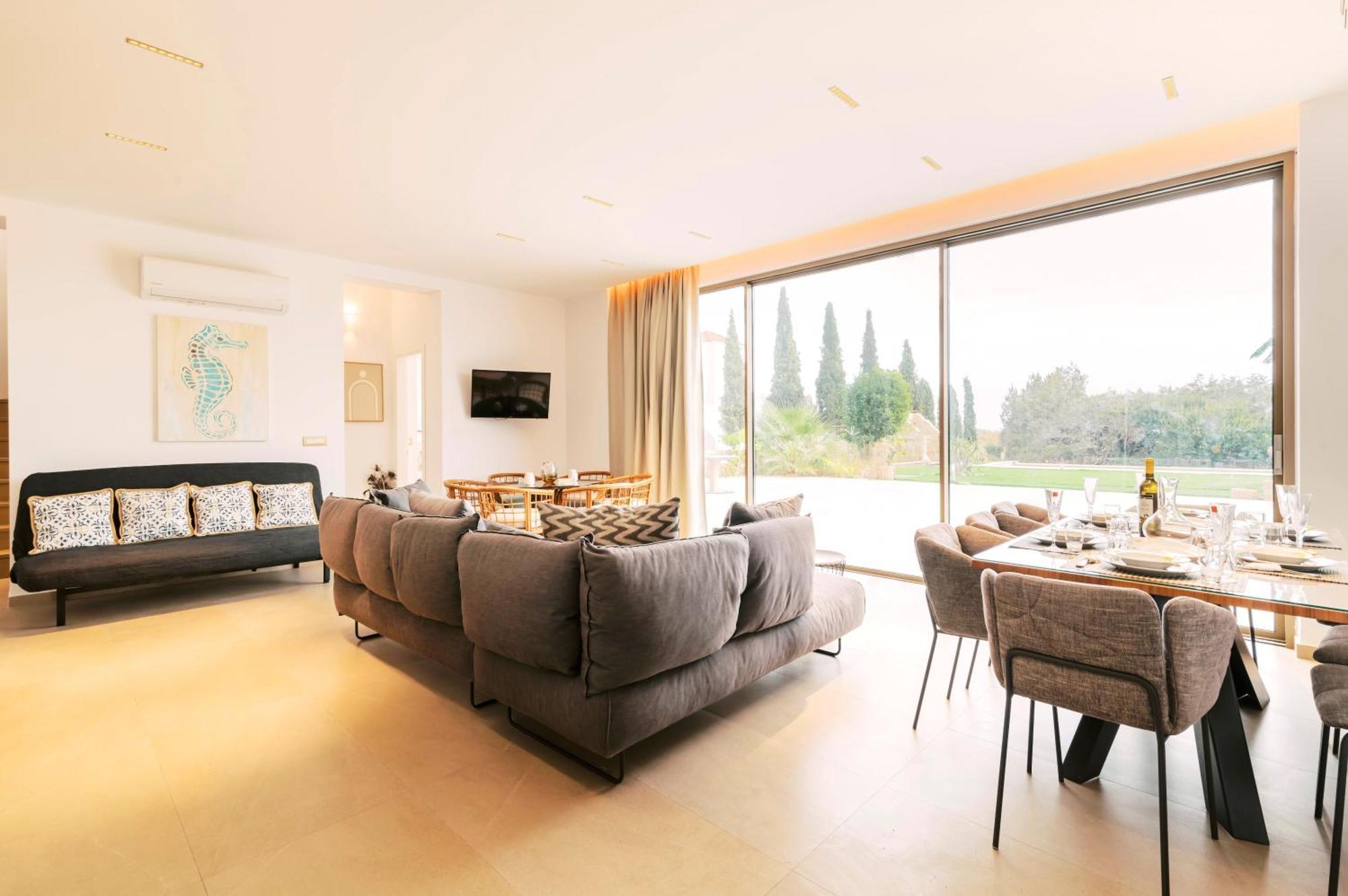 Mythica Luxury